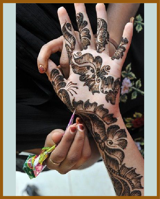 Tiny Flower Focused Aesthetic Front Hand Mehndi Design Tiny Flower Focused Aesthetic Front Hand Mehndi Design